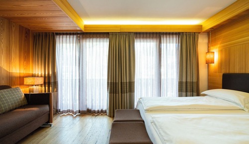 Habitación superior con 1 cama doble o 2 individuales, vistas a la montaña