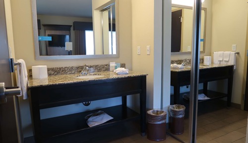 King Suite, Estudio