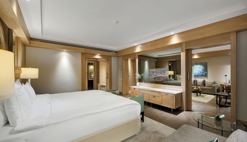 Pearl Pool Suite