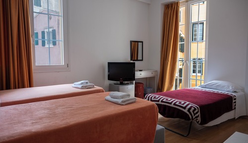 Habitación triple económica, vistas a la ciudad