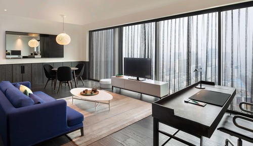 Suite, 1 cama de matrimonio grande, vistas a la ciudad