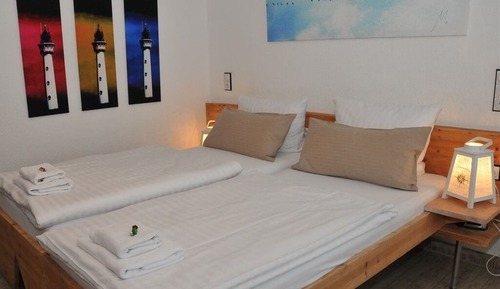 Habitación con 1 cama doble o 2 individuales, baño privado (Standard 2-Bettzimmer)