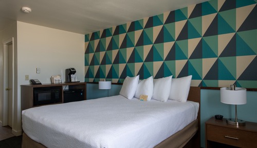 Ocean Front Guestroom-Queen