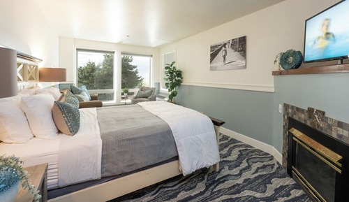 Oceanfront Queen Bed - Pet Friendly