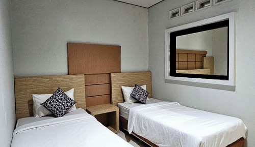 Habitación familiar, varias camas, vistas al jardín