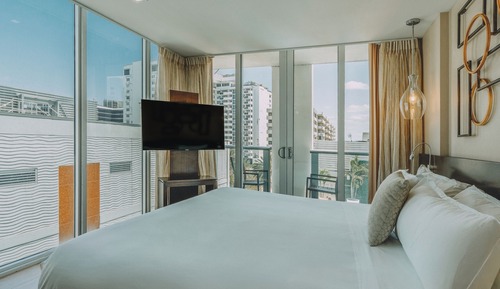 Habitación panorámica, 1 cama de matrimonio grande, balcón, vistas a la piscina