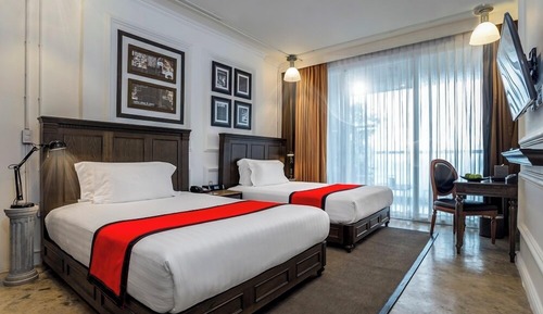 Deluxe Ocean View Twin Bed