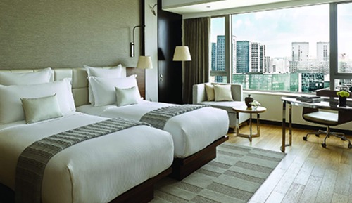 Habitación superior con 2 camas individuales, vistas a la ciudad