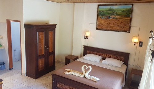 Habitación Deluxe, 1 cama de matrimonio grande, bañera, vistas a la piscina