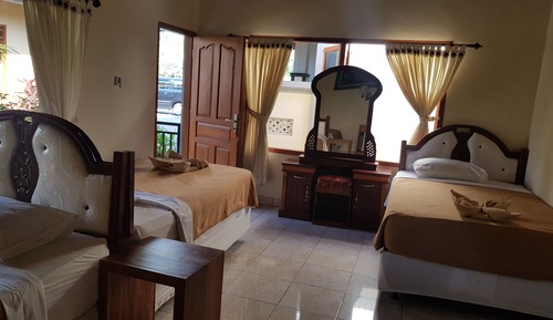 Dormitorio compartido económico, 4 habitaciones, vistas a la piscina