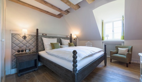 Suite (in the Gatehouse)