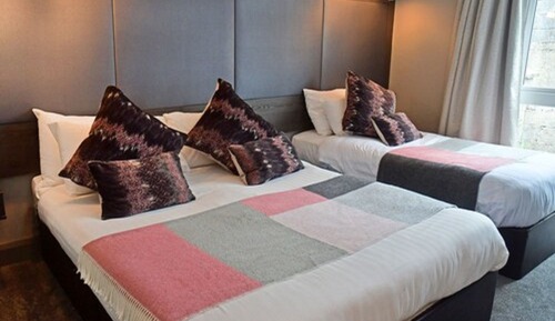 Habitación de lujo con 1 cama doble o 2 individuales