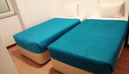 Habitación con 2 camas individuales