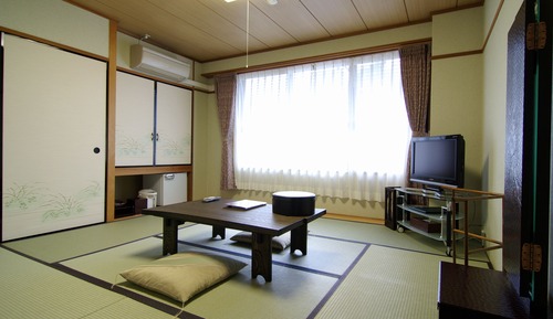 Habitación estándar, varias camas, baño compartido (for 1-3 people)