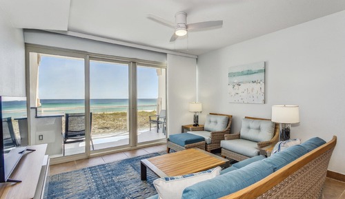 Apartamento, 1 habitación, vistas a la playa, frente a la playa (Beach Chairs Included)