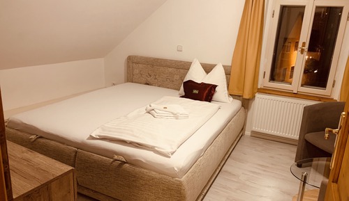 Suite estudio clásica, 1 cama de matrimonio grande, cocina básica, vistas a la ciudad