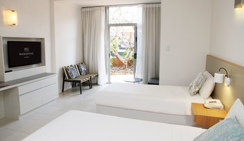 Habitación superior, junto a la piscina