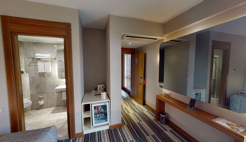 DLX ROOM