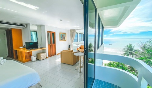 Seafront Suite