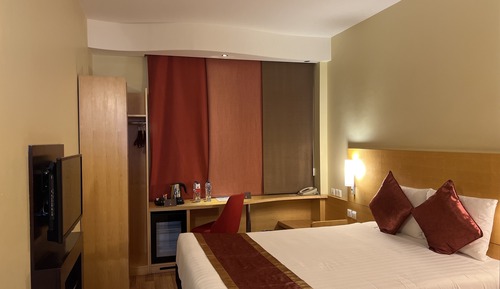 Suite junior, 1 cama de matrimonio grande con sofá cama, vistas a la piscina