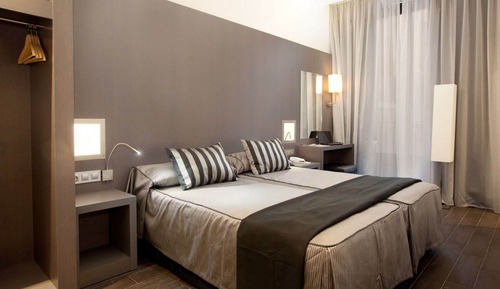 Habitación superior con 1 cama doble o 2 individuales