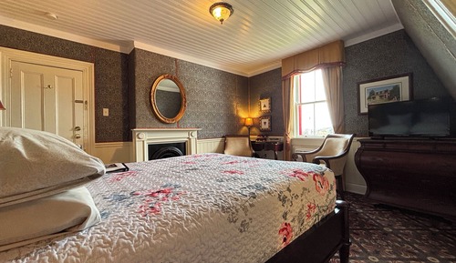 Deluxe Jacuzzi Room