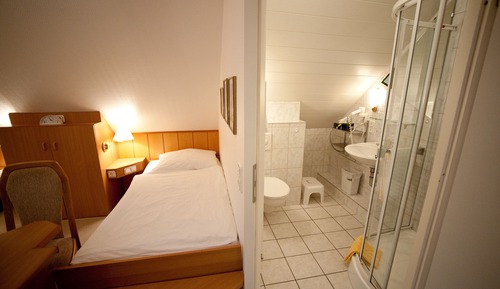 Habitación estándar con 2 camas individuales, baño privado