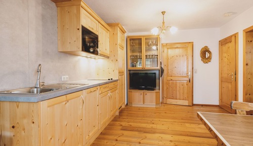 Apartamento tradicional, 1 habitación, balcón, vistas a la montaña (Typ 2, 90€ fee excluded)