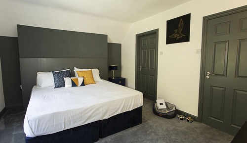 Habitación estándar con 1 cama doble o 2 individuales, baño privado