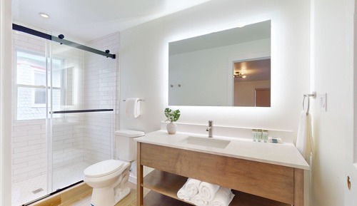 Two Bedroom Queen Suite with Kitchen