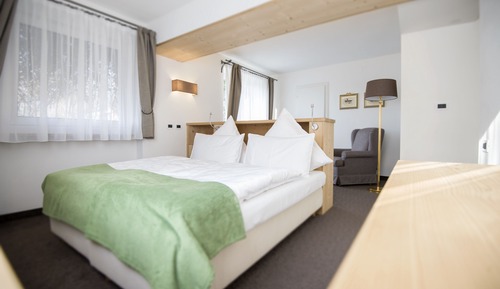 Suite junior, 1 cama de matrimonio, terraza, vistas a la montaña
