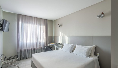 Habitación estándar con 1 cama doble o 2 individuales