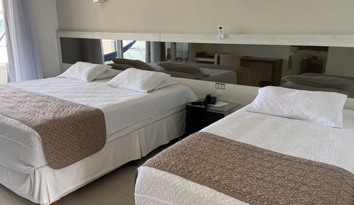 Suite, balcón, vistas a la piscina