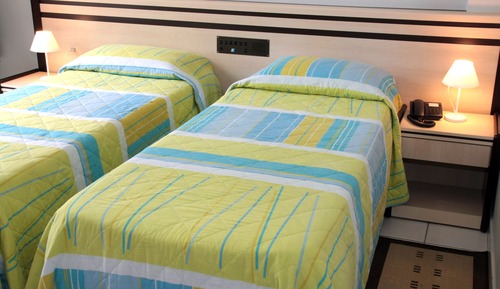 Habitación estándar con 1 cama doble o 2 individuales