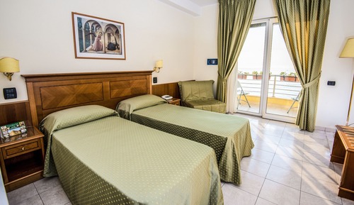 Habitación estándar con 1 cama doble o 2 individuales
