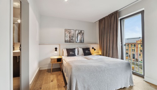 Suite L + balcony