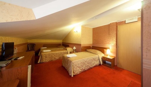 Habitación triple (English)