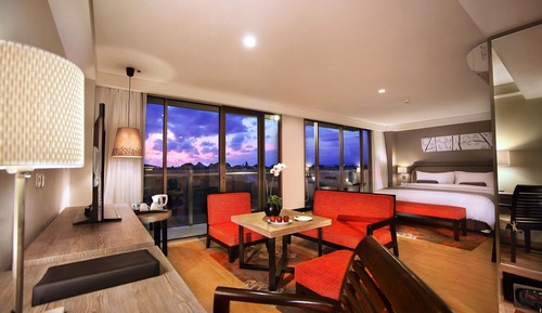 Suite (Harper- with Free Mini Bar)