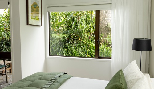Estudio, junto a la piscina