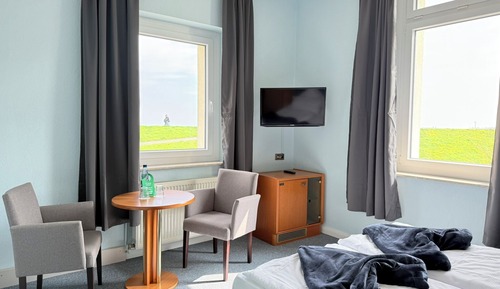 Habitación doble, vistas parciales al mar