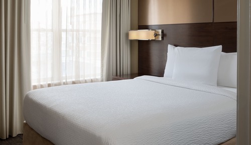 Suite, 1 cama doble, no fumadores (Mobility/Hearing Access, Roll-in Shwr)