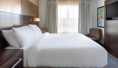 Suite, 1 cama de matrimonio grande con sofá cama, no fumadores, en esquina (Hearing Accessible)