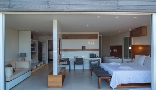 Suite (Royal Saccaro)