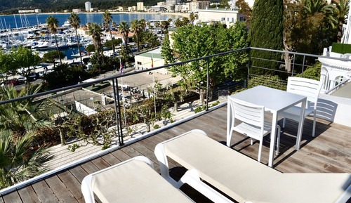 Privilege, Sea View