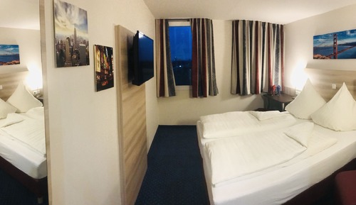 Habitación estándar con 2 camas individuales, 1 cama doble