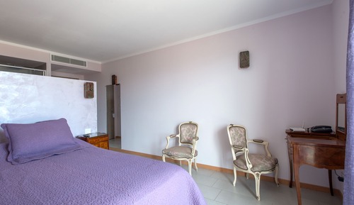 Habitación, balcón, vistas al mar