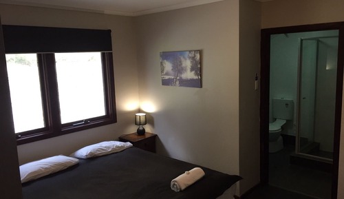 Habitación estándar con 1 cama doble o 2 individuales, baño privado