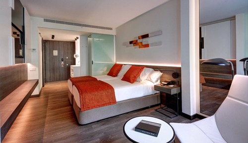 Habitación de diseño, balcón