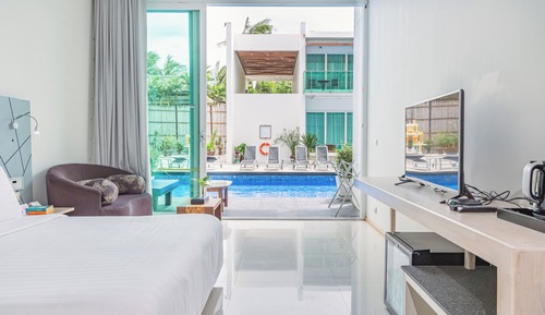 Deluxe Pool View