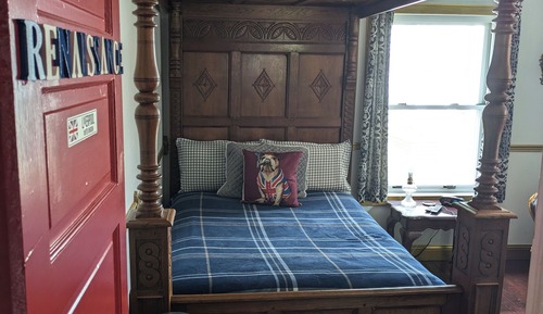 Renaissance Room
